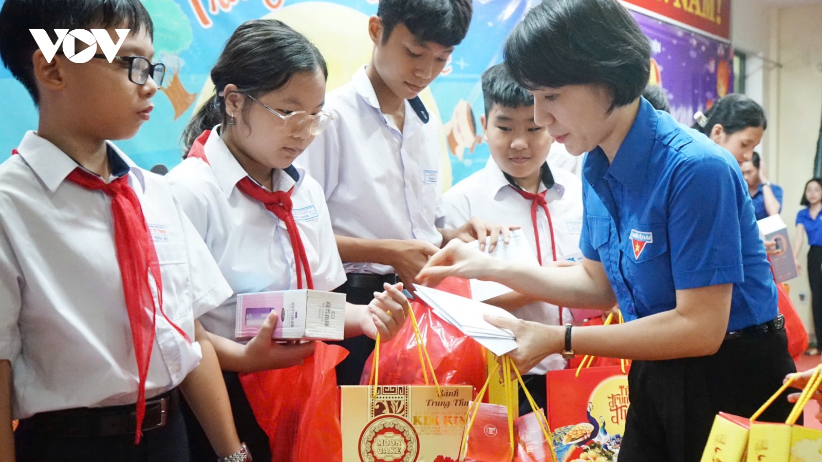 Đà Nẵng trao hàng ngàn phần quà trung thu tặng trẻ em nghèo, con công nhân khó khăn